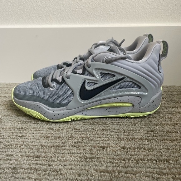 NEW NIKE KD 15 in Wolf Grey TB Basketball Shoes Mens Size 5 main image 4